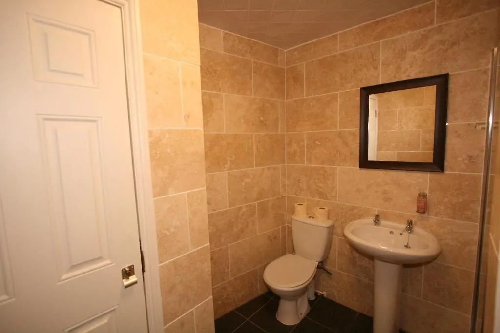 Central Studios Gloucester Road By Roomsbooked - Free Parking Cheltenham 3*,