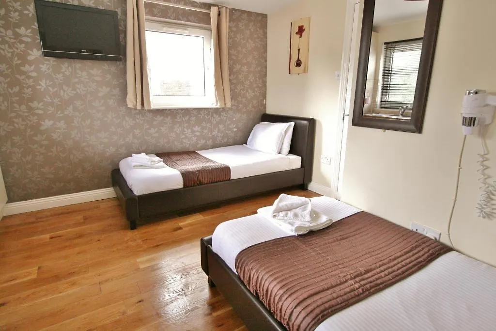 Central Studios Gloucester Road By Roomsbooked - Free Parking Cheltenham Aparthotel