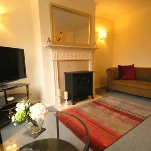 Cedar Court Central Town House Holiday home